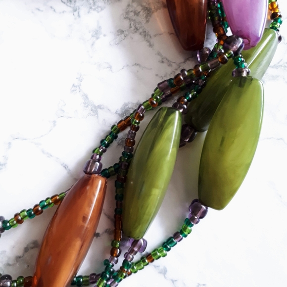 Short layered multicolor statement necklace - Picture 2 of 4